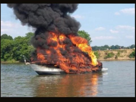 Boat explode MAIN