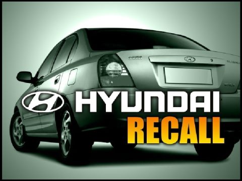 HYUNDAI RECALLS MIDSIZE CARS BECA-- USE SUNROOFS CAN FLY INTO TRAFFIC