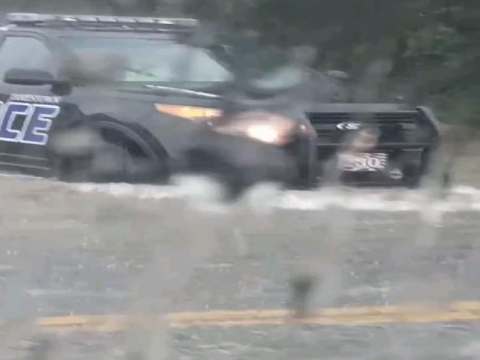 jamestown flooding cop car
