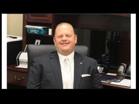 ANDERSON COUNTY COMMISSIONERS CALL FOR CIRCUIT COURT CLERK'S RESIGNATION